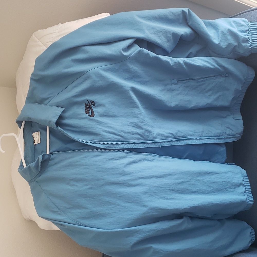 Nike sb (skateboard) windbreaker